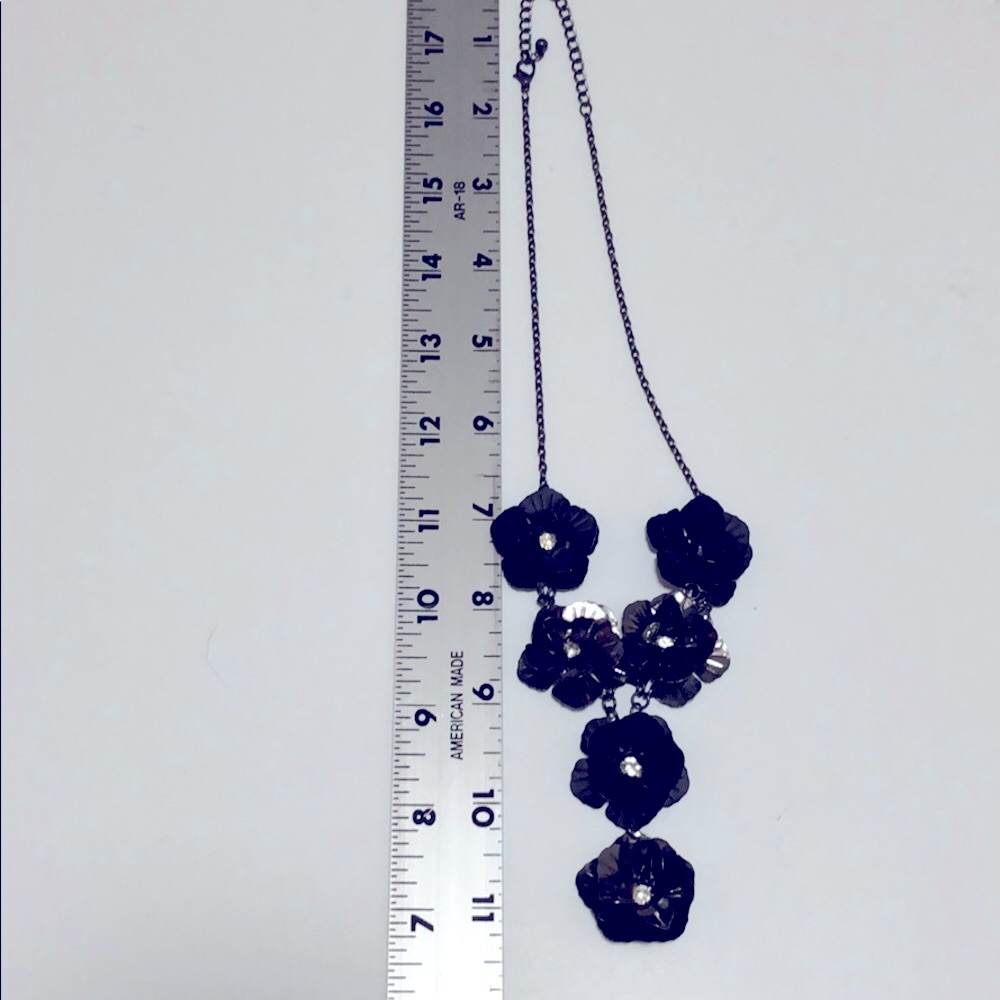 Matching black floral necklace and earrings - Picture 2 of 11